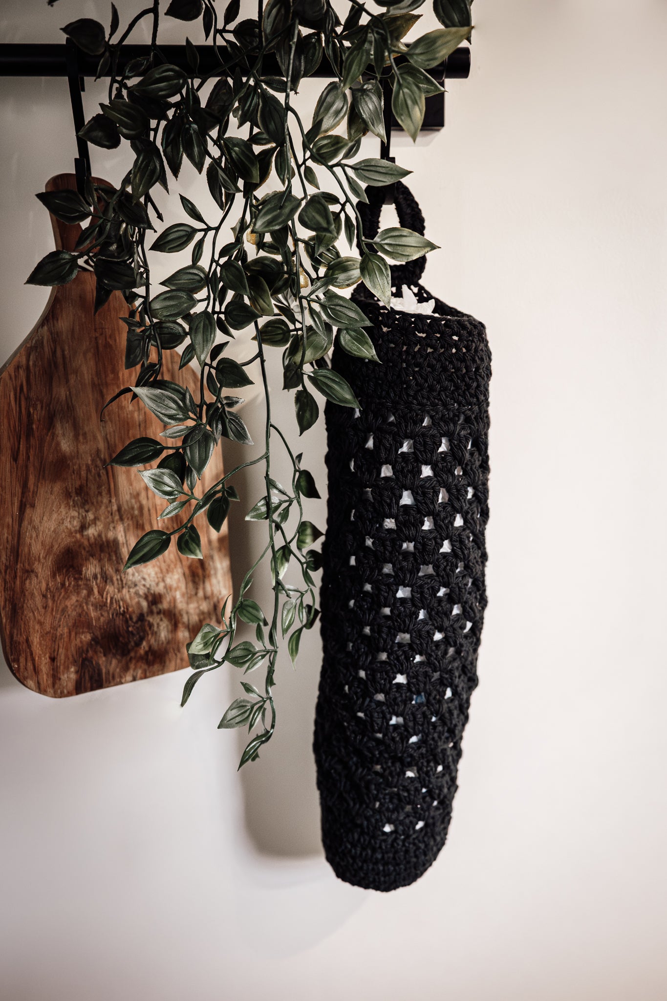 plastic-bag-holder-black