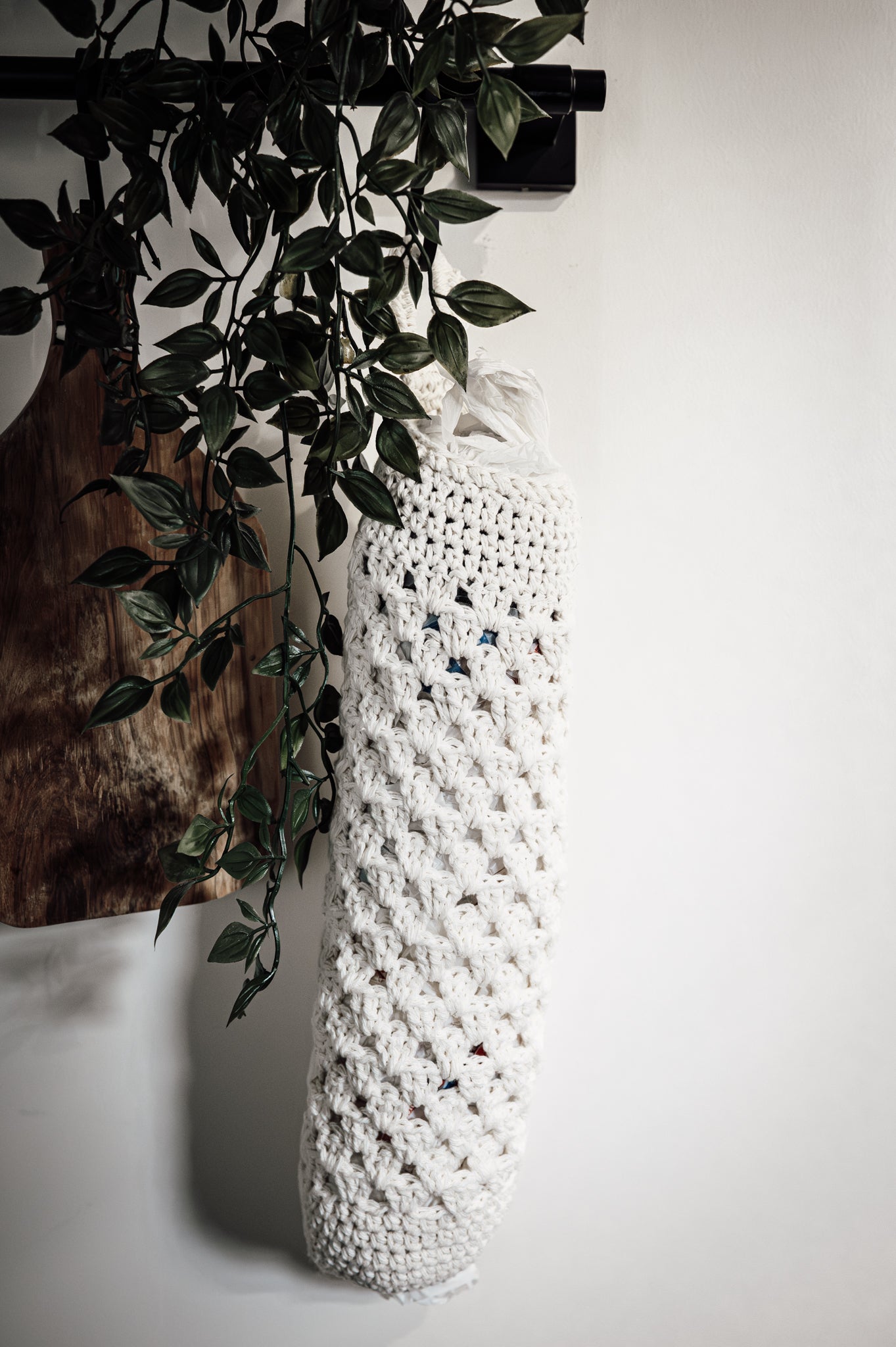crocheted-plastic-bag-saver