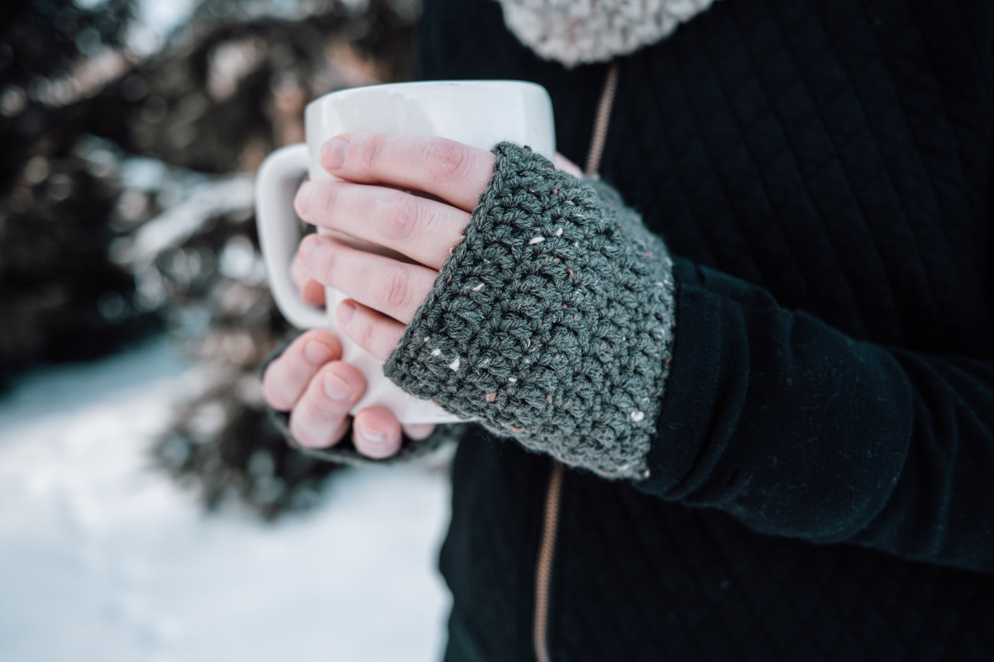 green-crocheted-fingerless-gloves