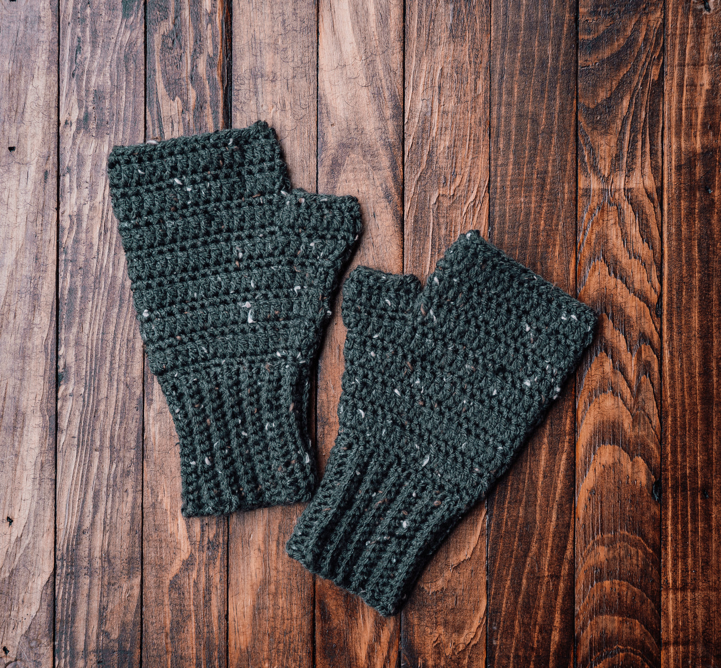 green-tweed-fingerless-gloves