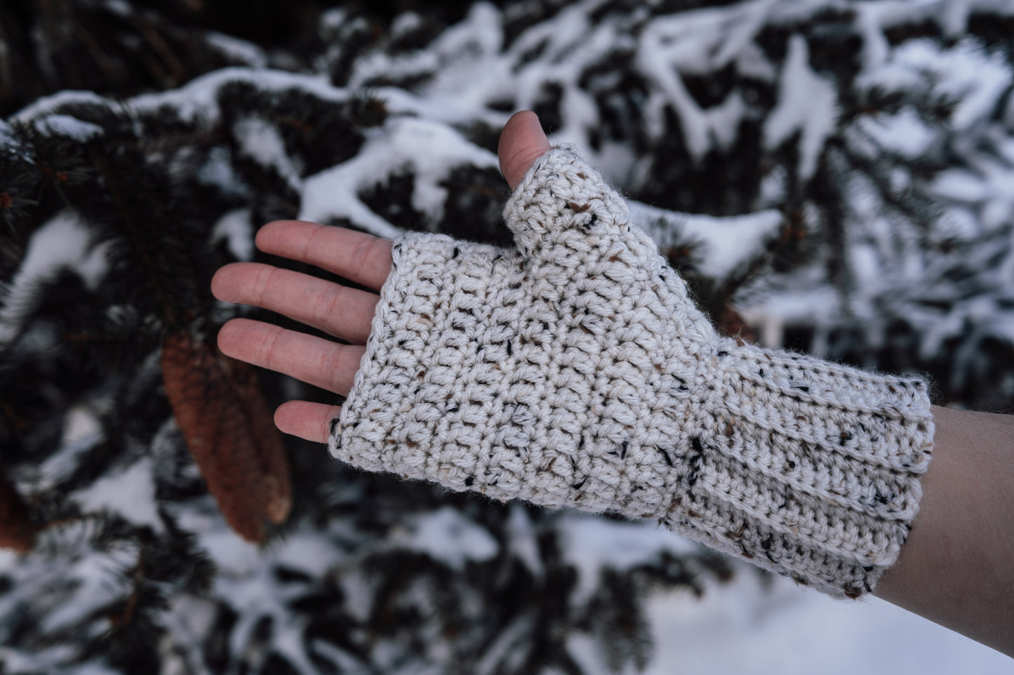 crocheted-fingerless-gloves-palm