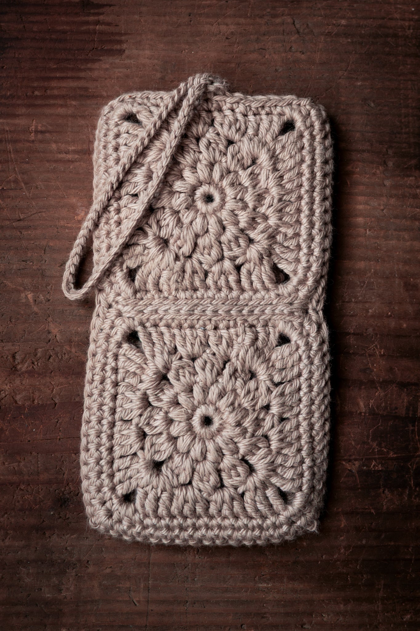 neutral-flower-sunglasses-pouch