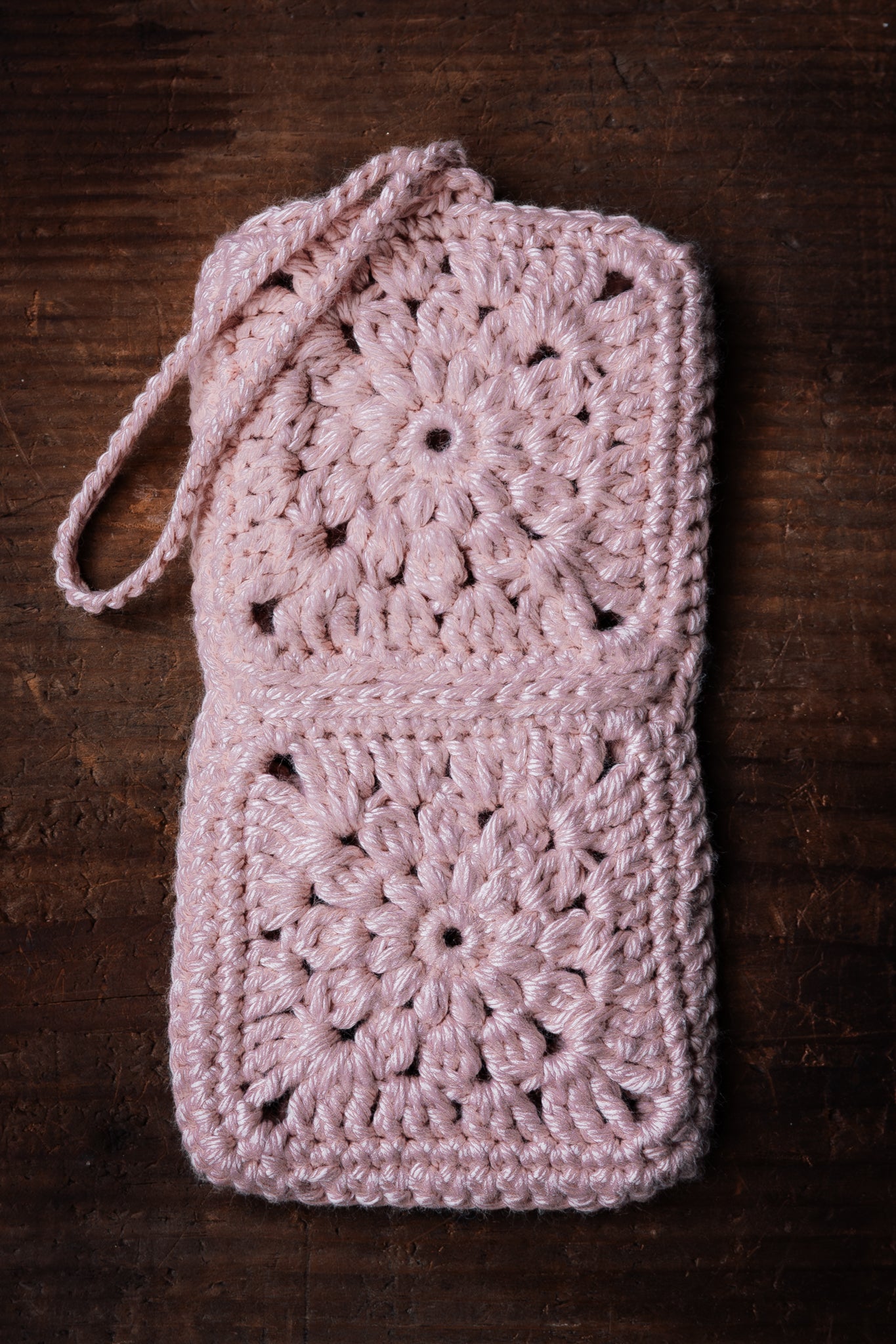 crocheted-sunglasses-pouch