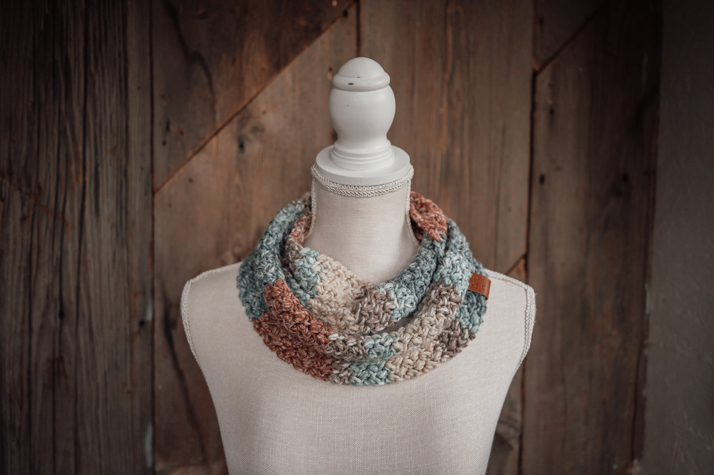 womens-crocheted-infinity-cowl