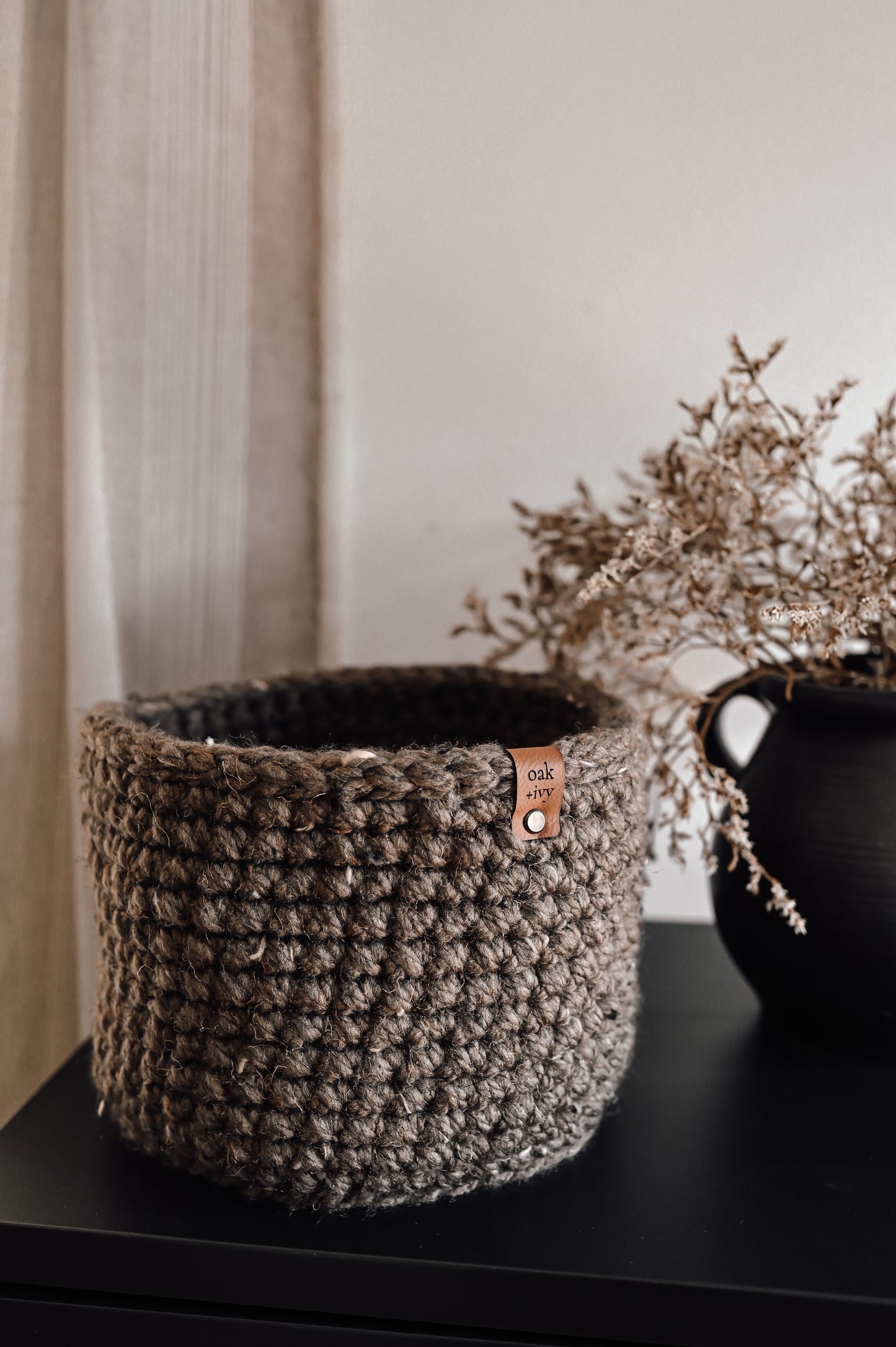 crocheted-organizing-decor-basket