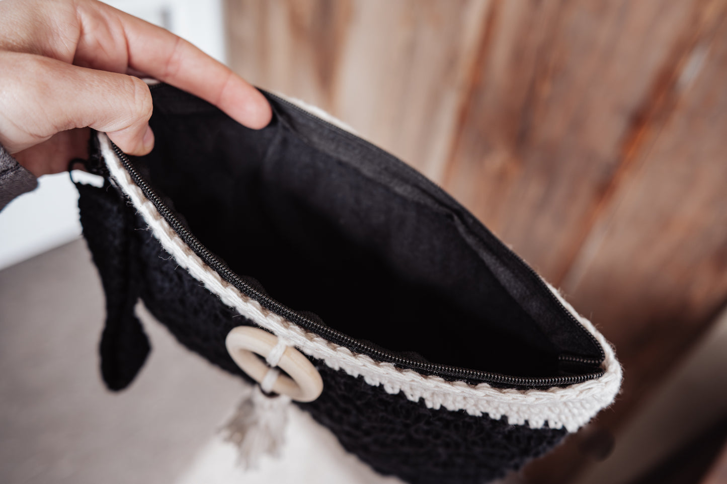 crocheted-canvas-zipper-pouch