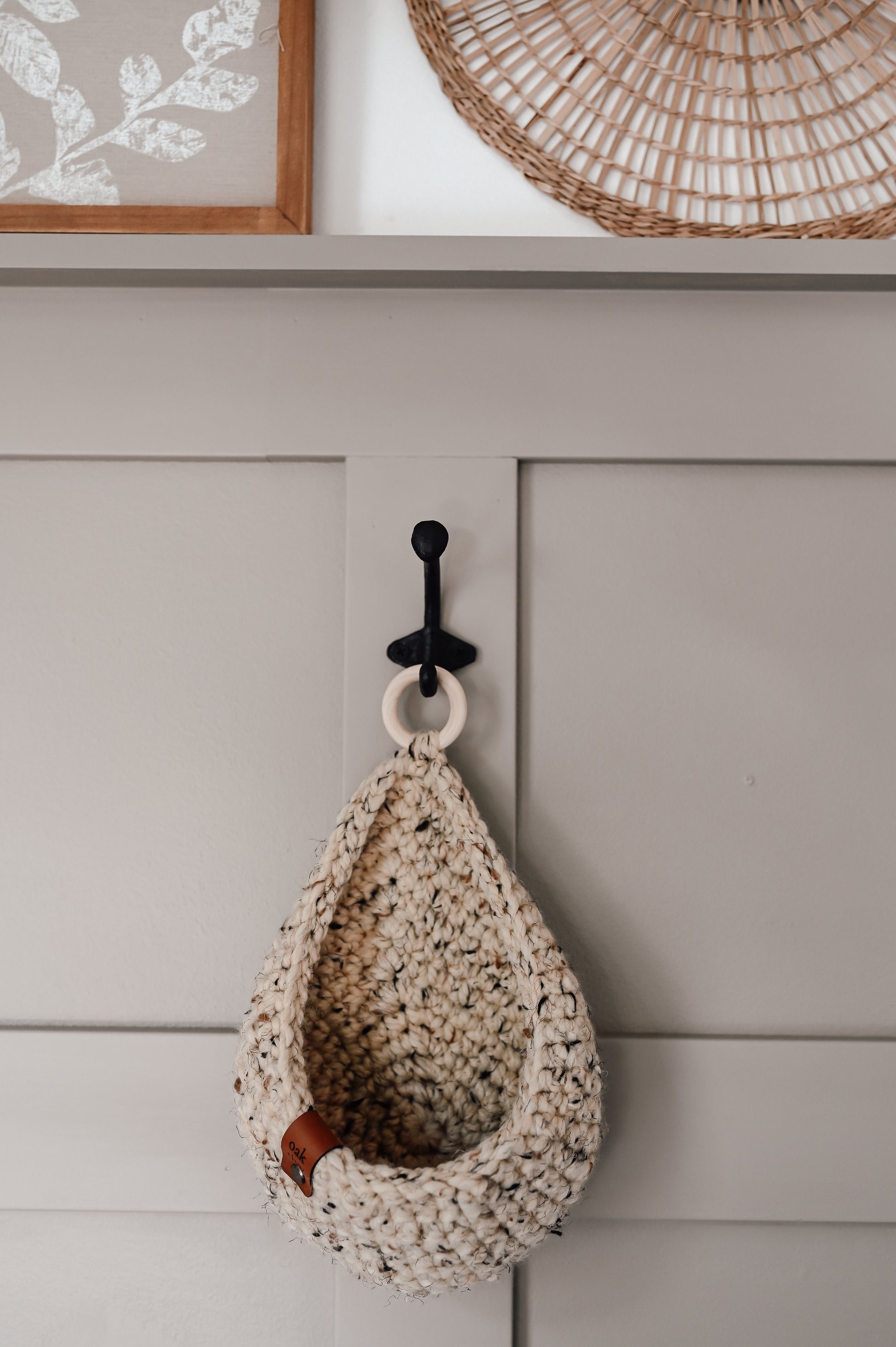 crocheted-plant-hanging-basket
