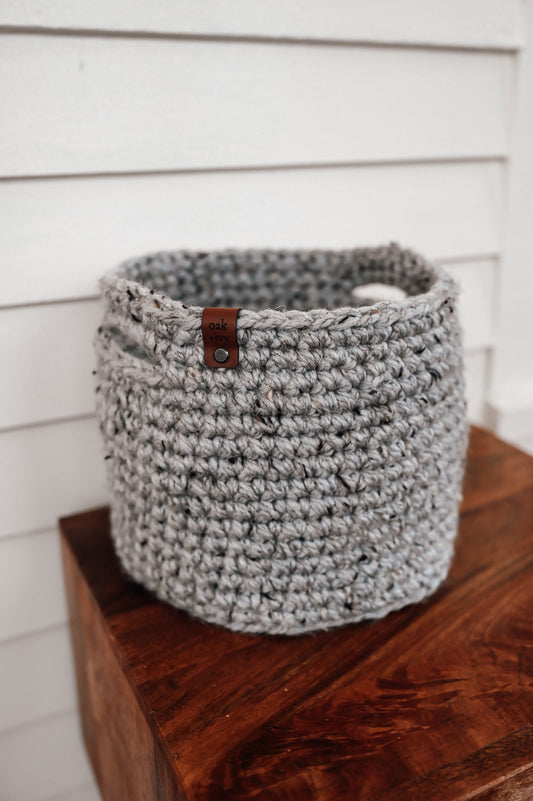 crocheted-organizing-basket-decor