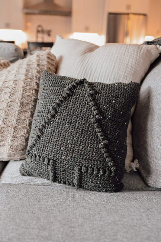 farmhouse-crocheted-holiday-pillow