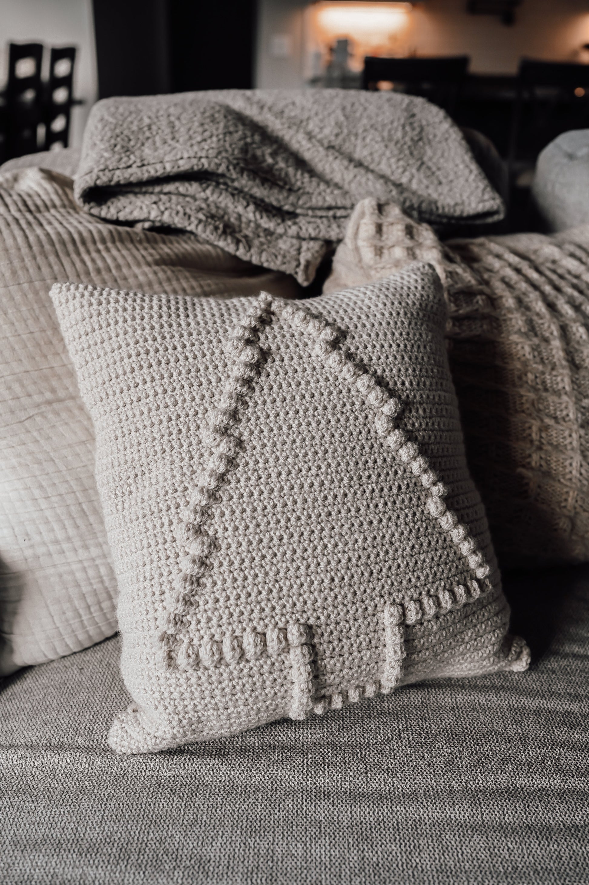 crocheted-christmas-tree-pillow