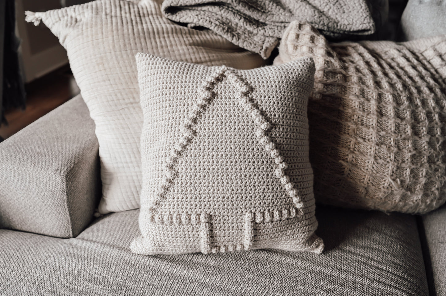 holiday-crocheted-pillow