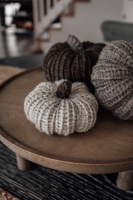 neutral-knit-pumpkins