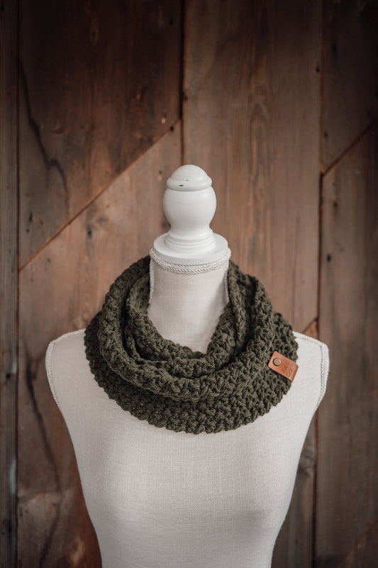 boho-crocheted-olive-cowl