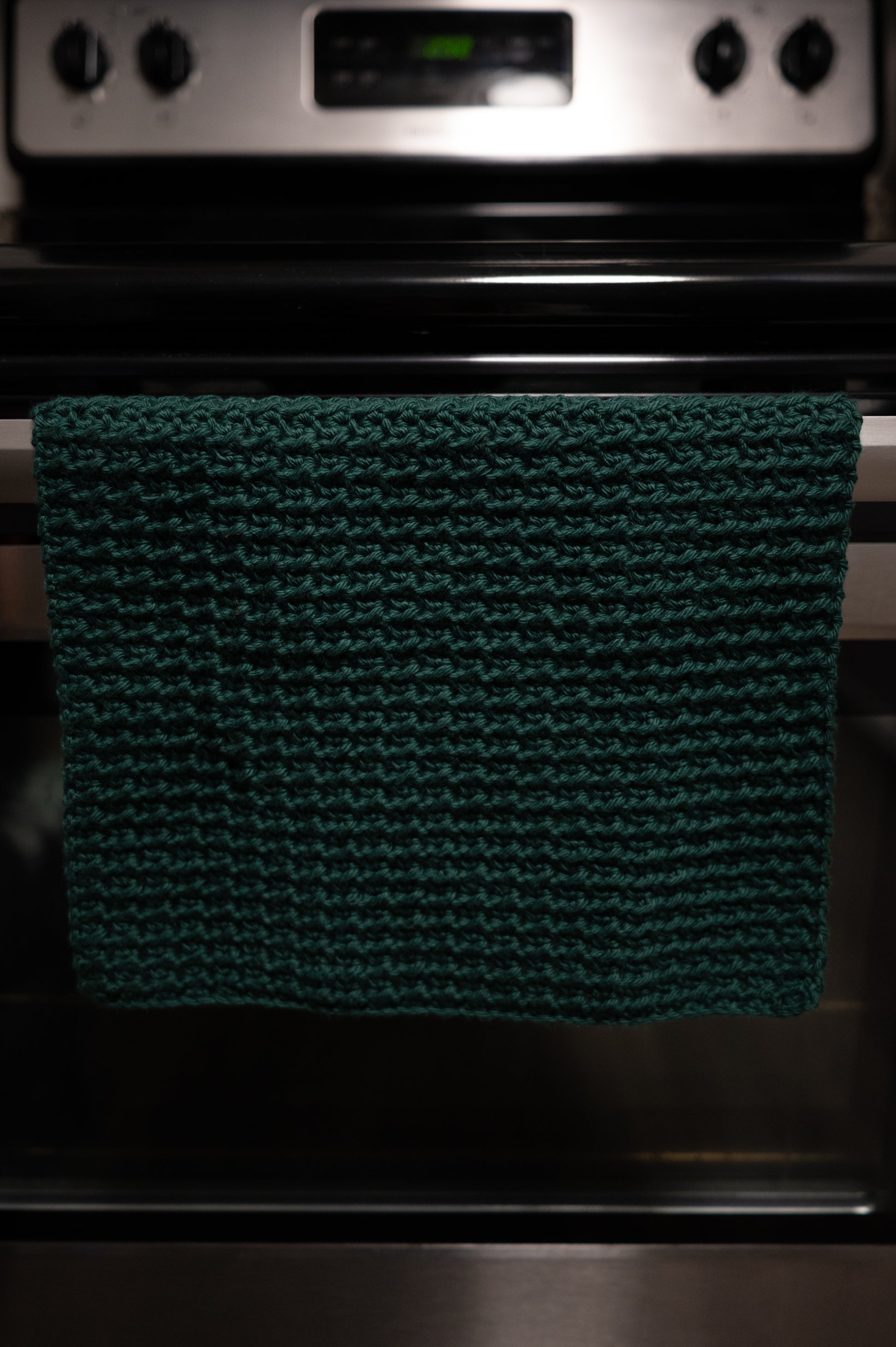 crocheted-christmas-green-towel