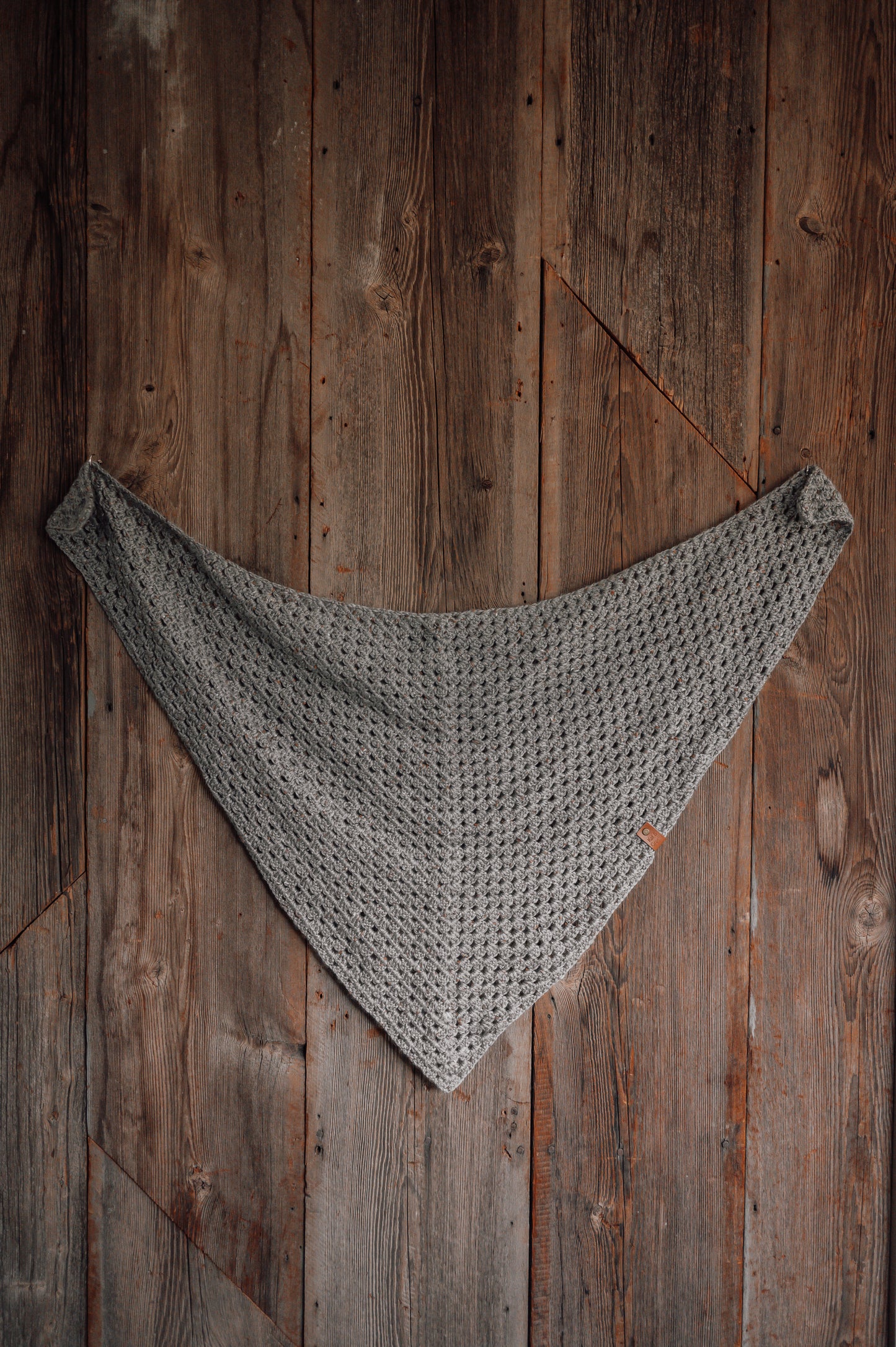 crocheted-triangle-scarf-grey