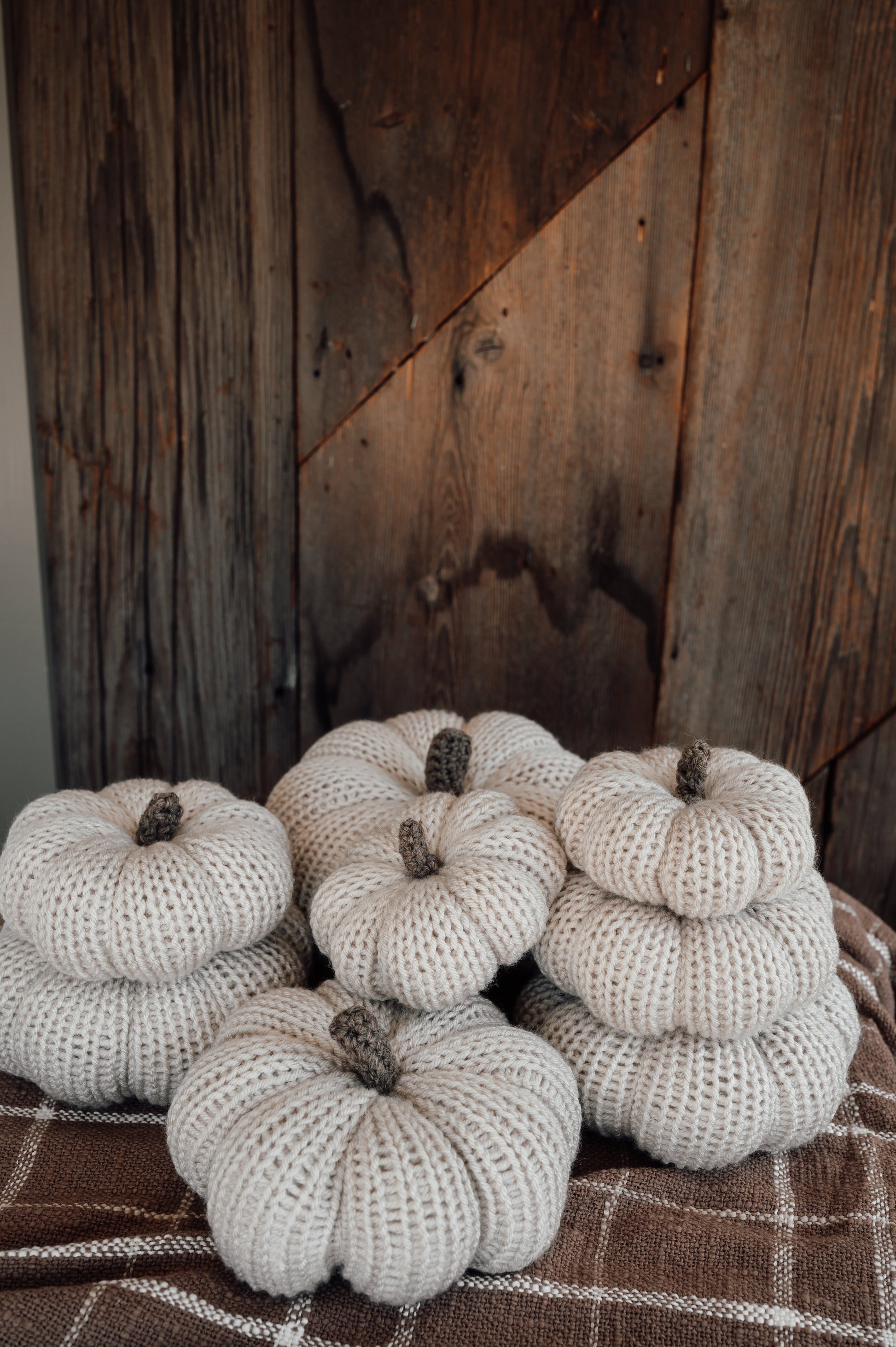 neutral-knit-pumpkins