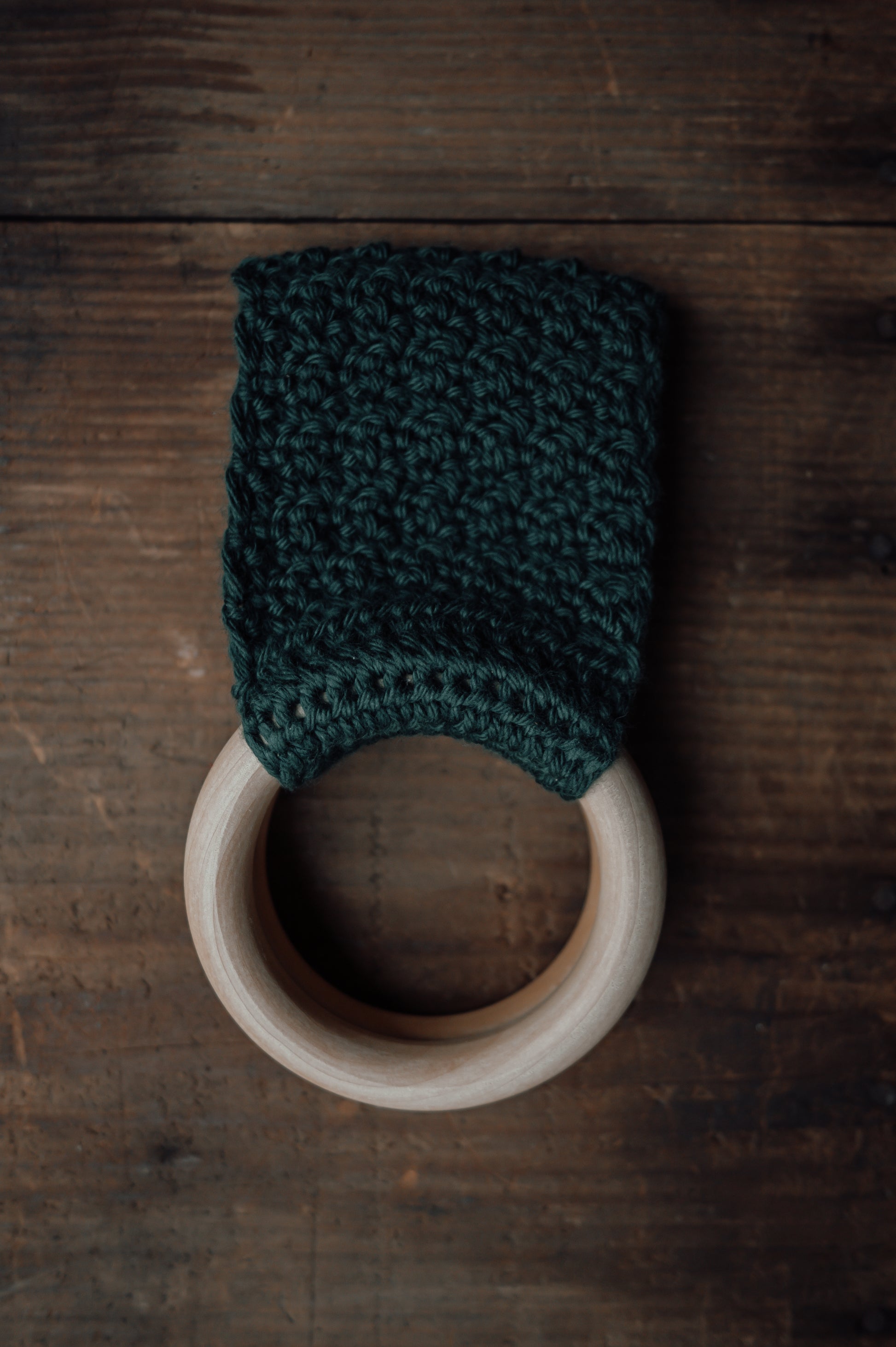 wood-ring-towel-holder-christmas