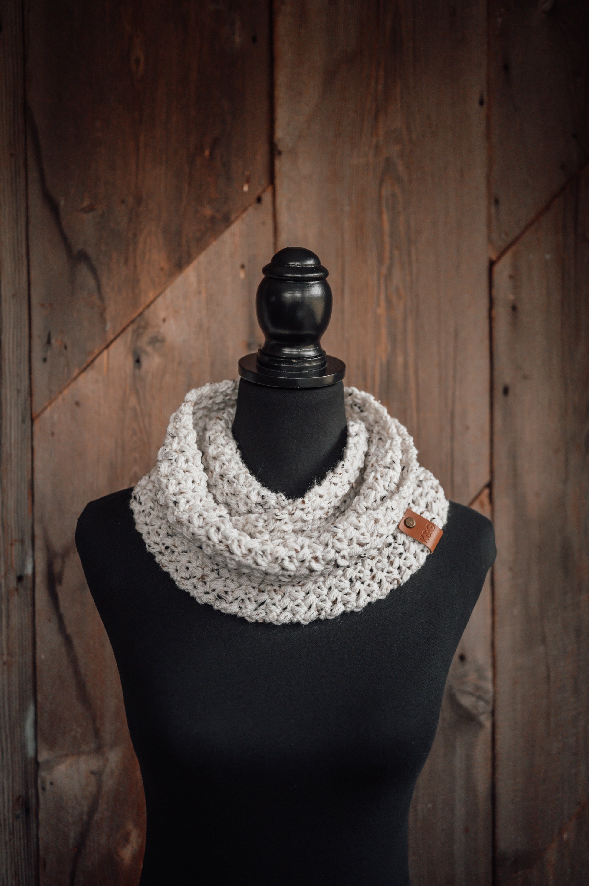 womens-crocheted-infinity-cowl