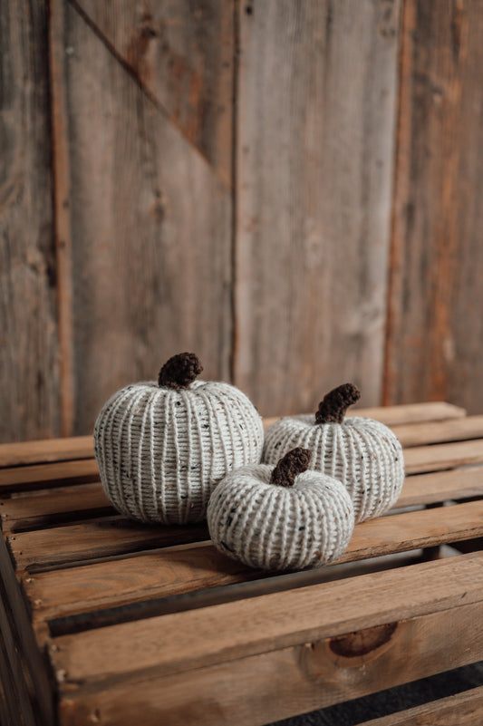 neutral-knit-pumpkins