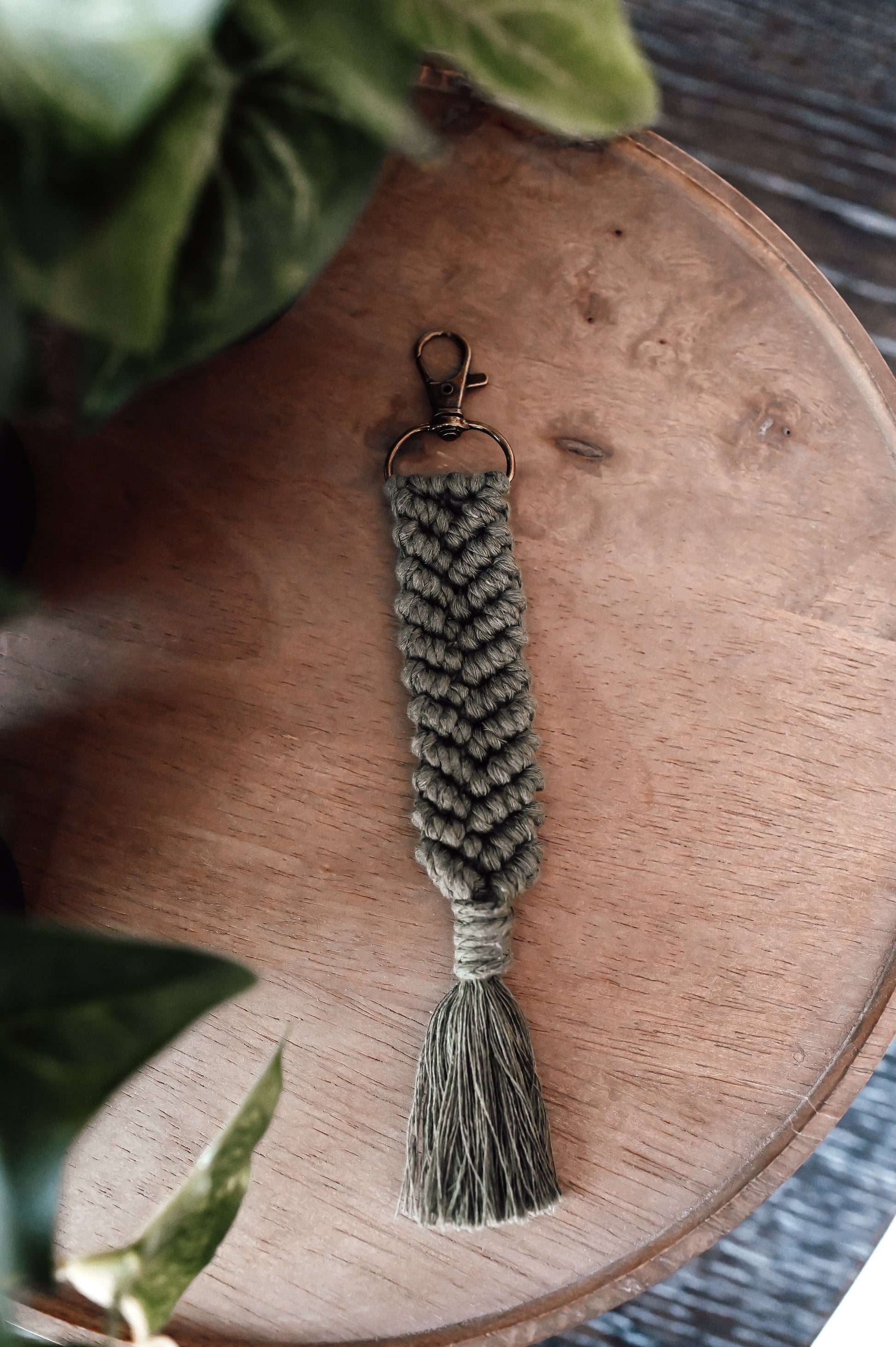 olive-macrame-keychain