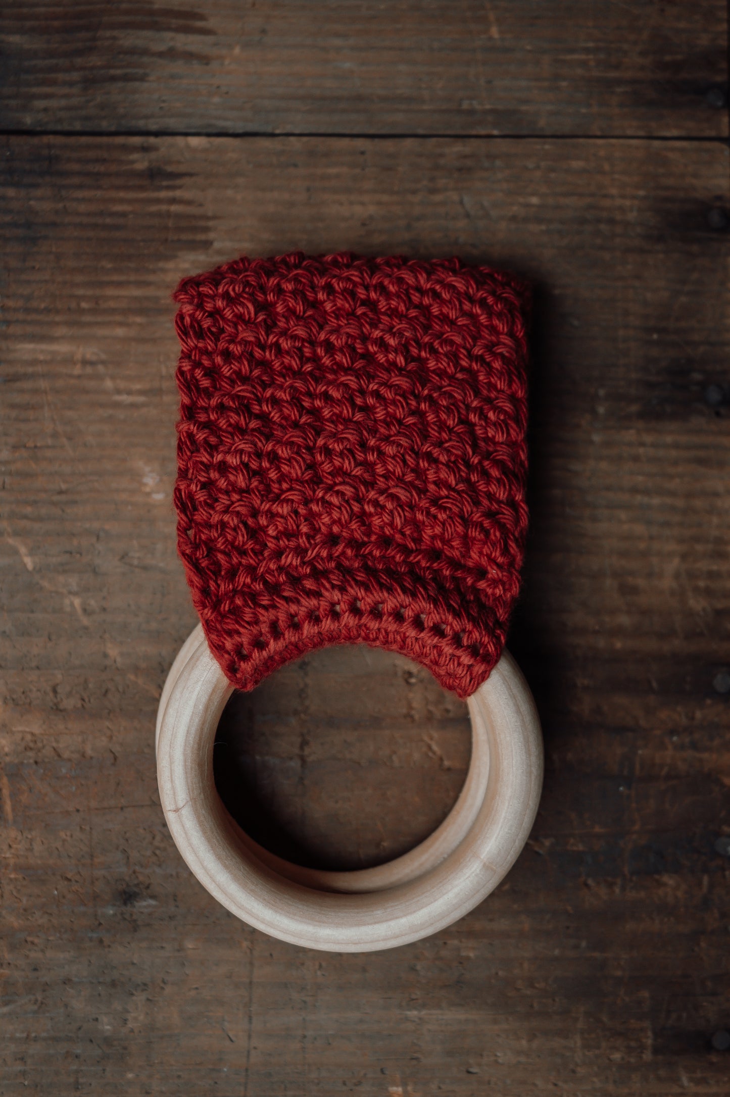 holiday-towel-holder-red
