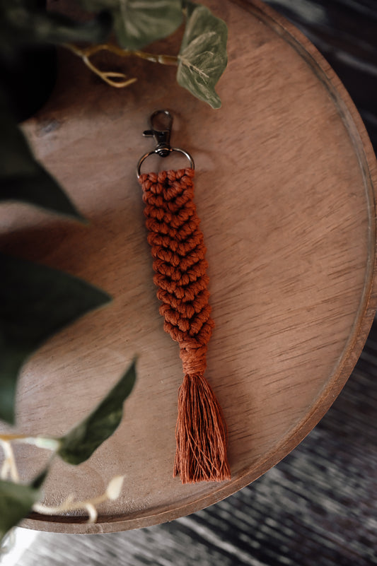 fall-macrame-keychain