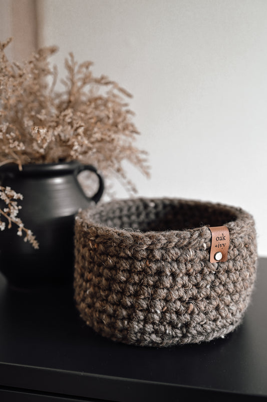 crocheted-decor-basket