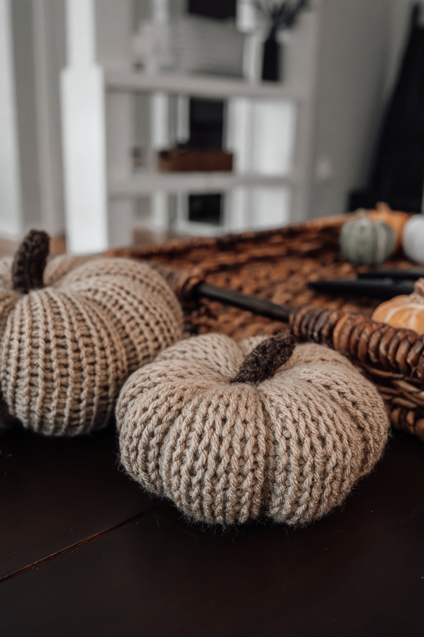 neutral-knit-pumpkins-fall