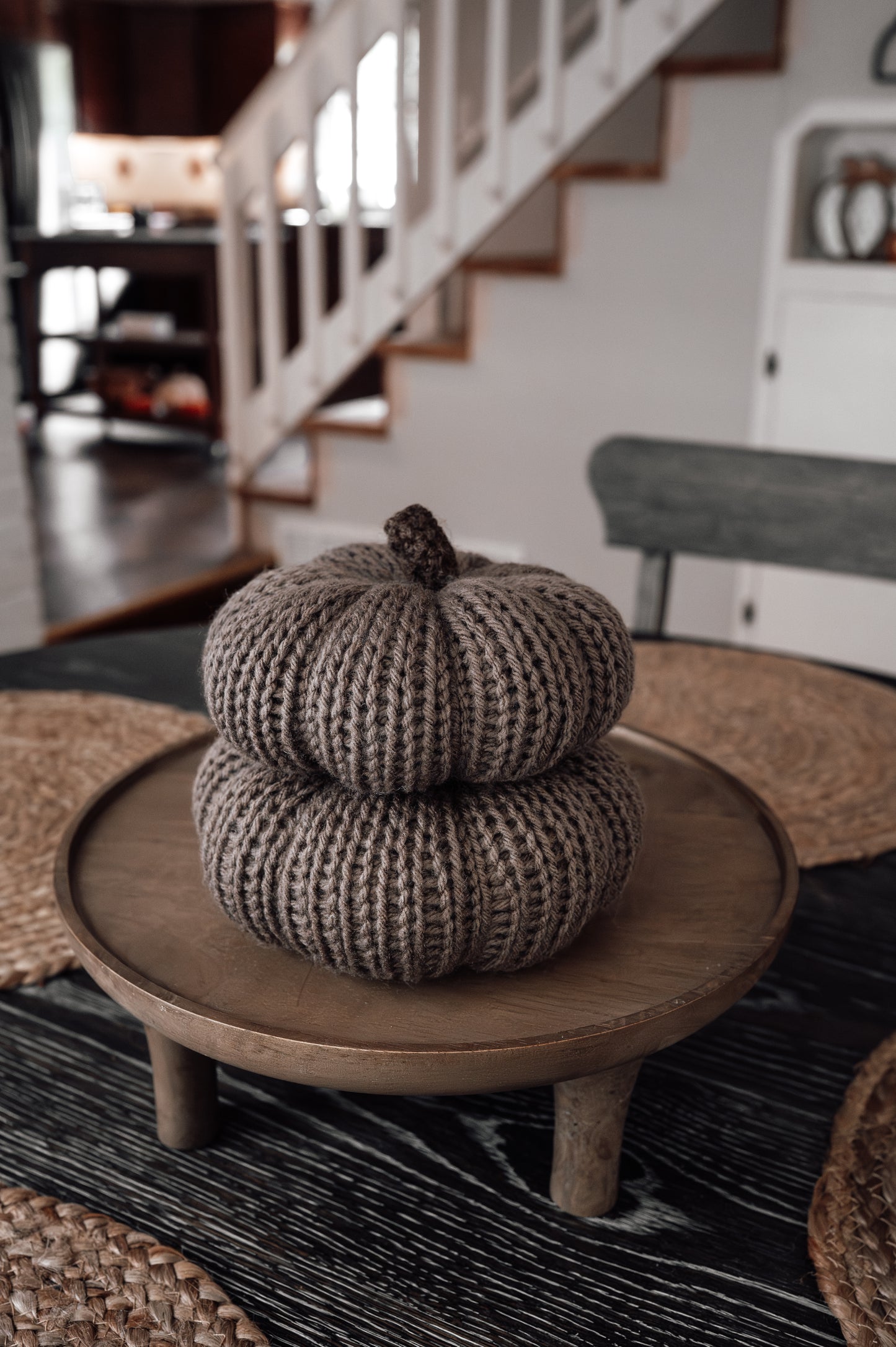 farmhouse-fall-pumpkins