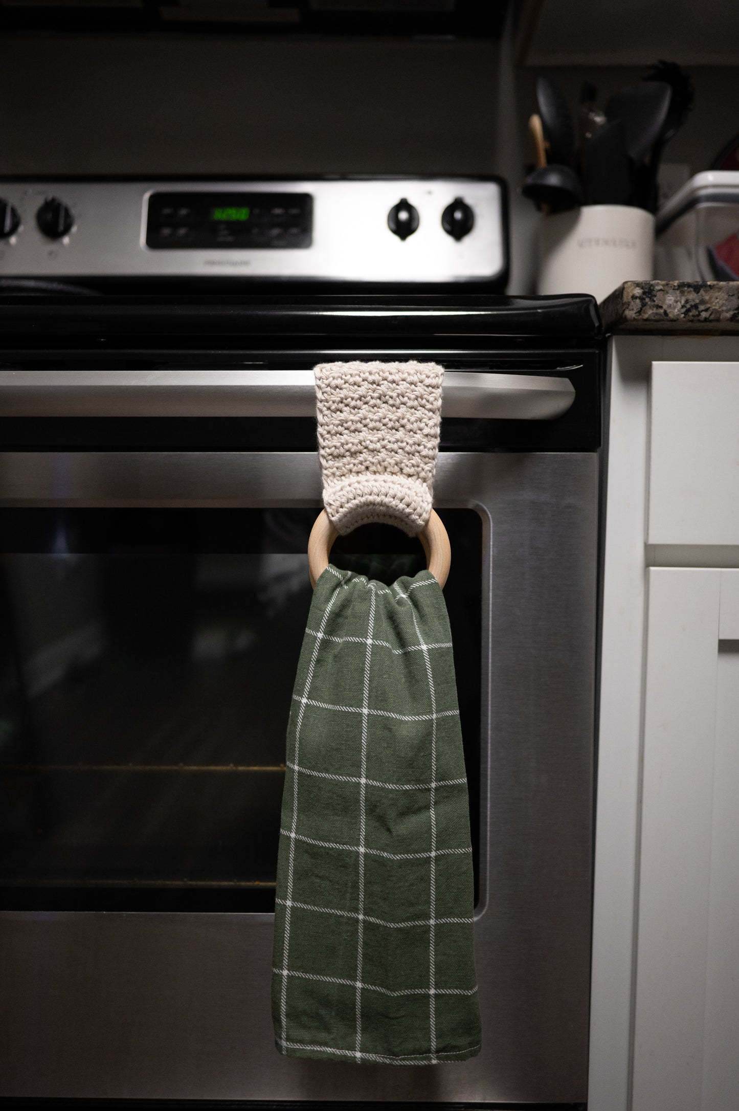wood-ring-towel-holder