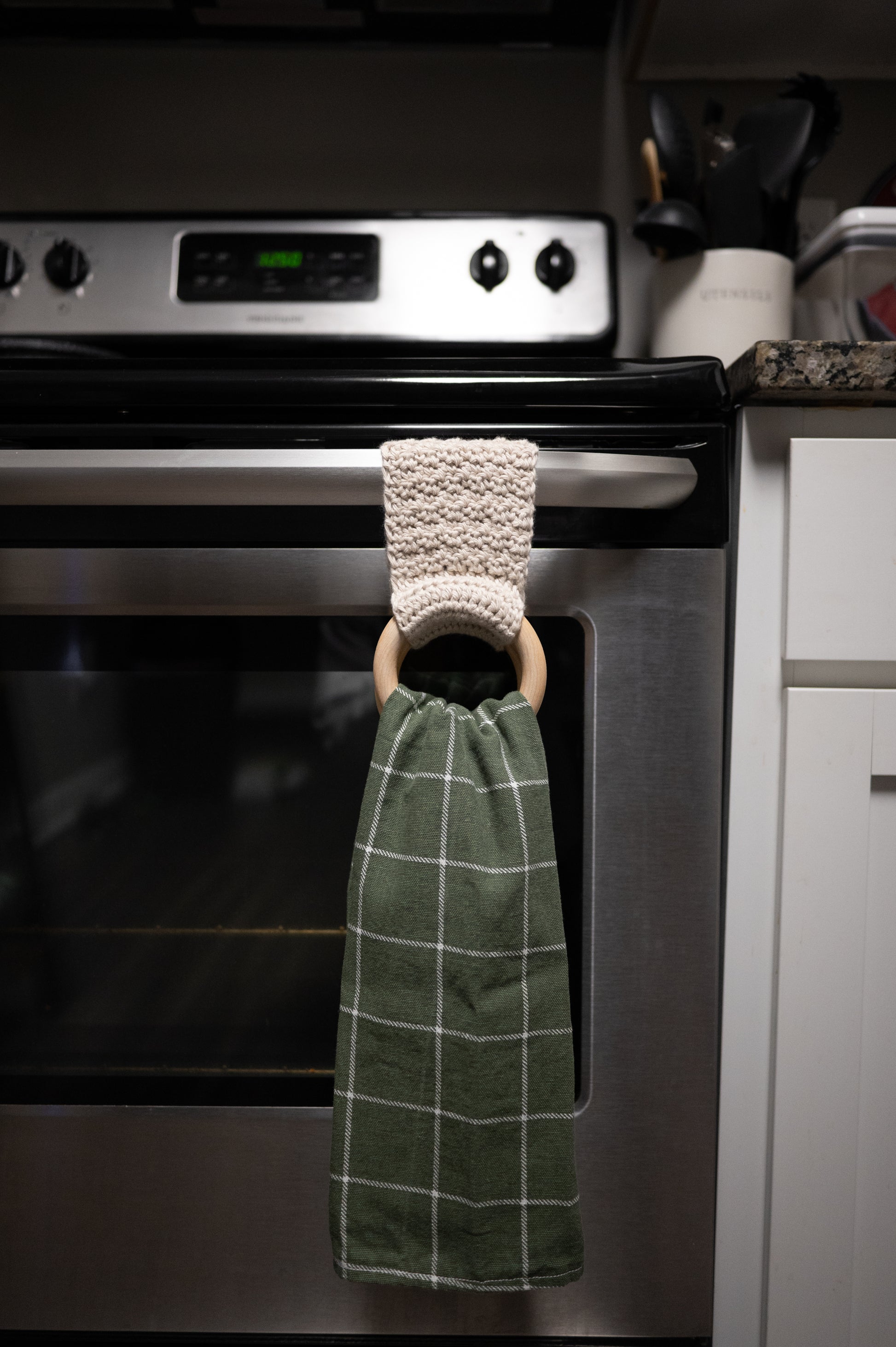 wood-ring-towel-holder