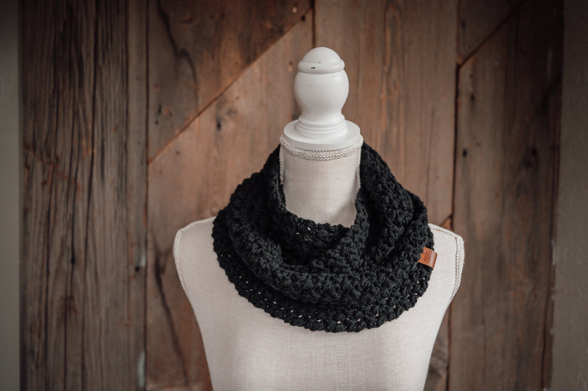 unisex-crocheted-infinity-cowl